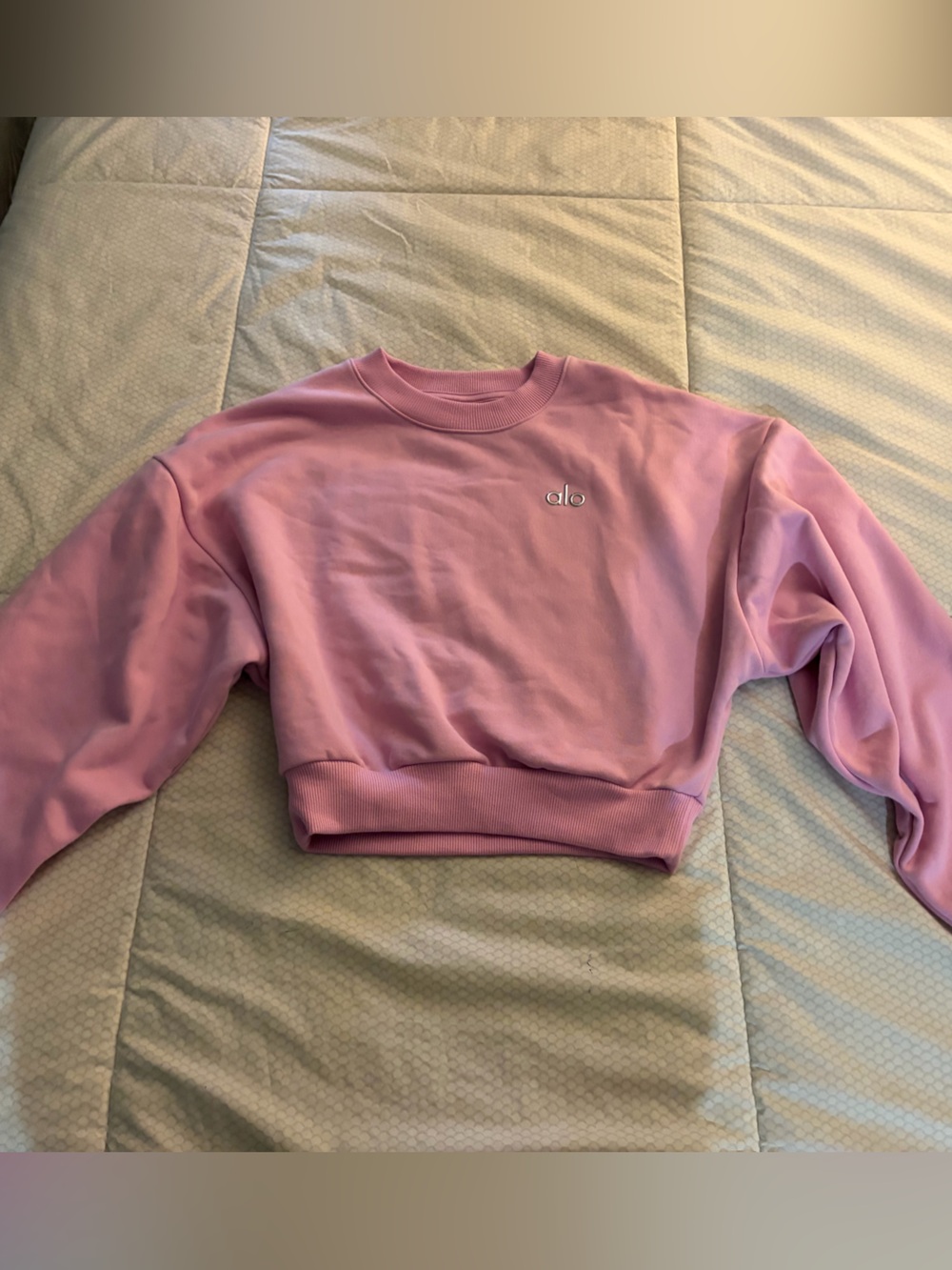 Alo NWT Cropped Accolade Crewneck Candy Heart Pink Size S